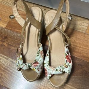 Platform shoes size 7